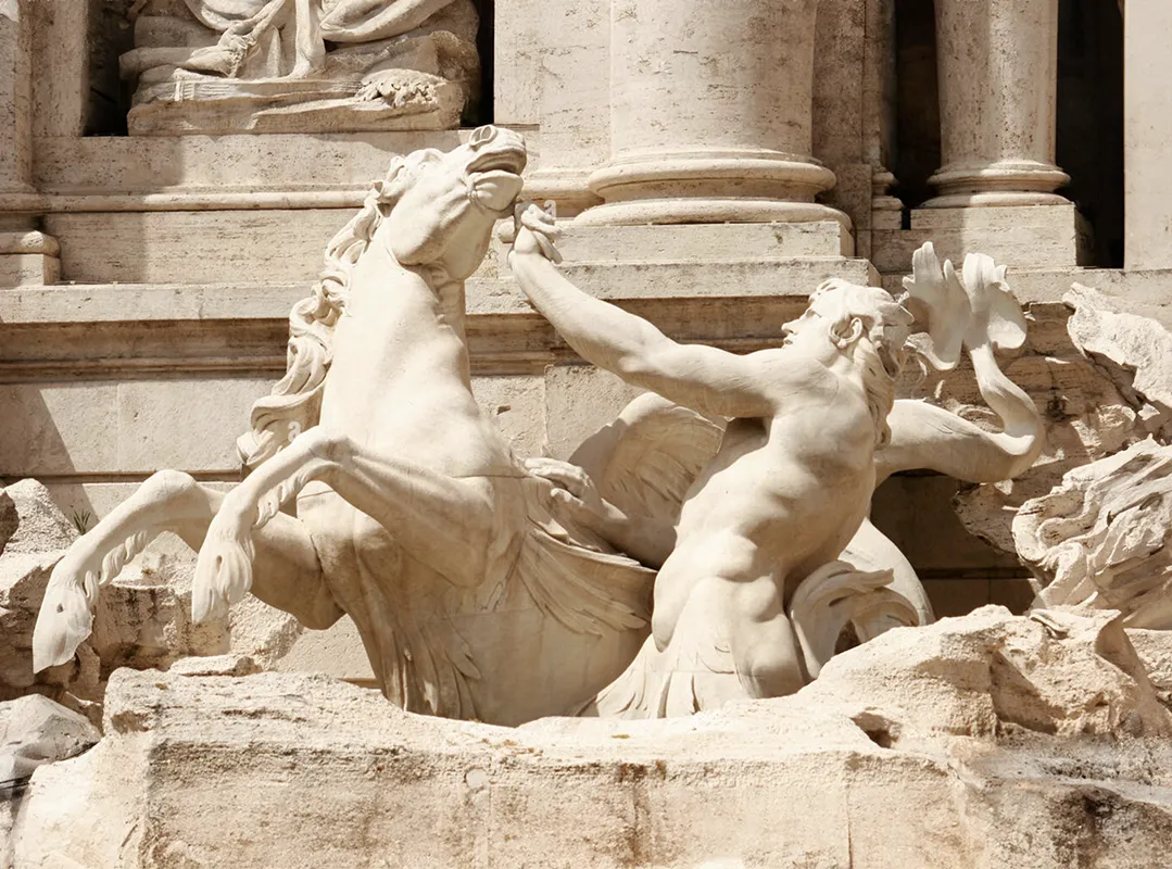 Scultura in marmo raffigurante un uomo che doma un cavallo impennato, parte di una fontana monumentale con sfondo architettonico in stile barocco.